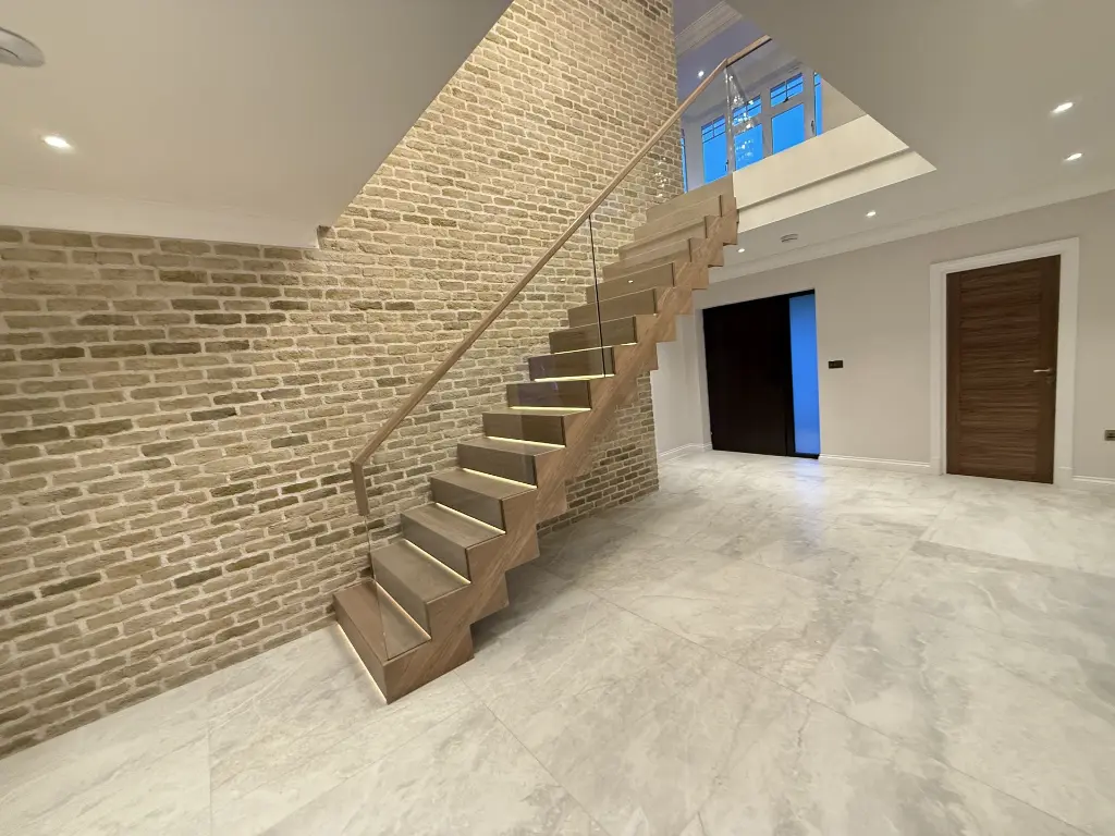 Closed tread staircase design with led lights (4).webp