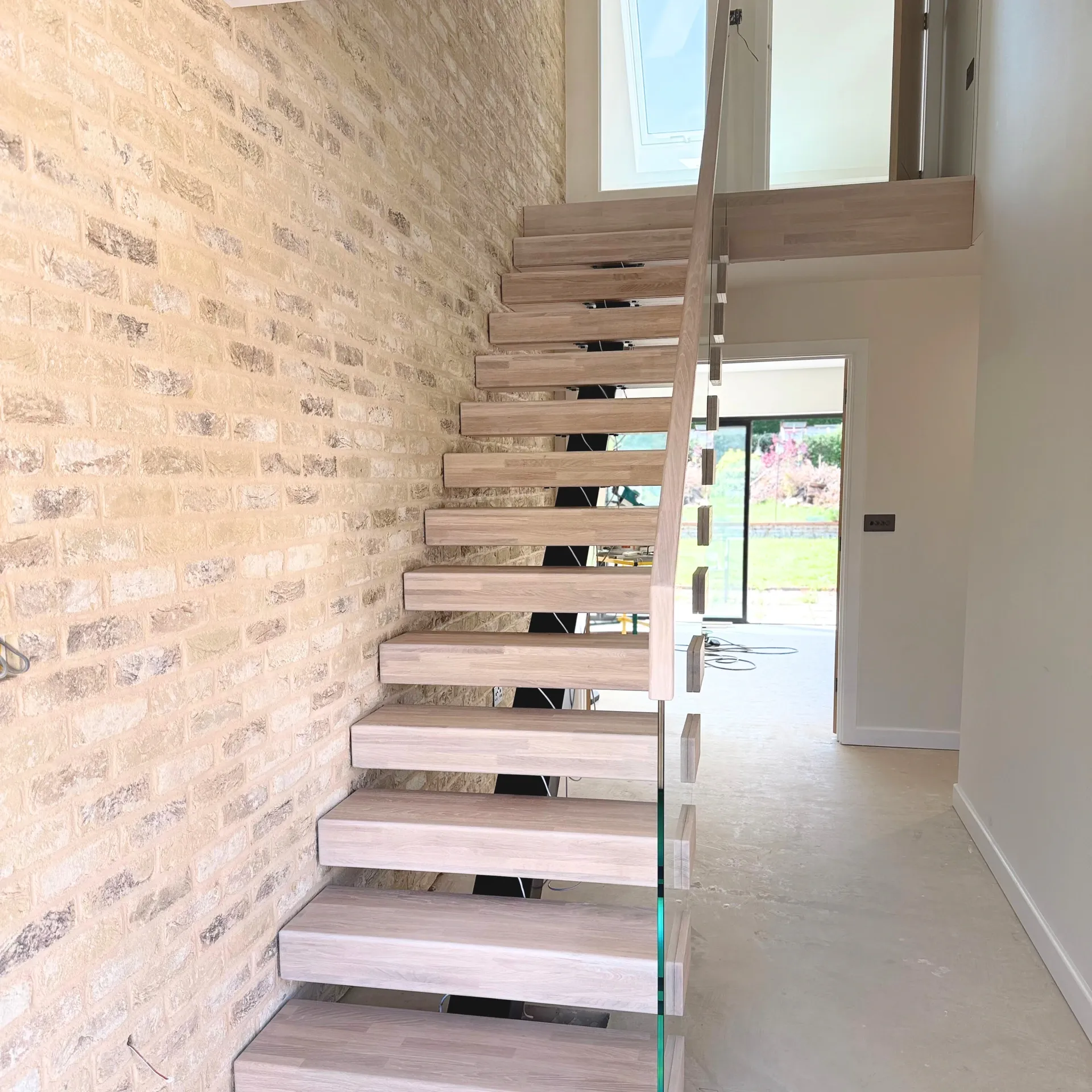 Central Spine Staircase (Straight Shape)